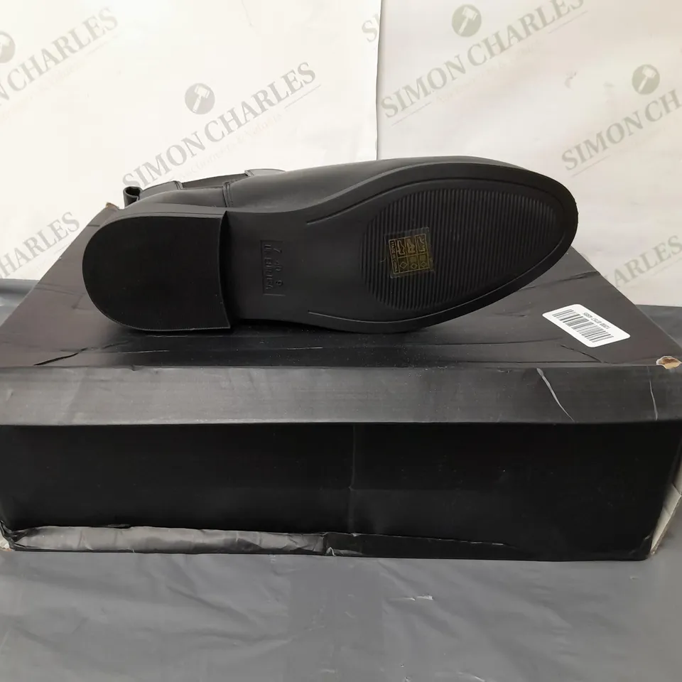 PRETTY LITTLE THING LADIES BLACK SLIP ON BOOTS SIZE 7