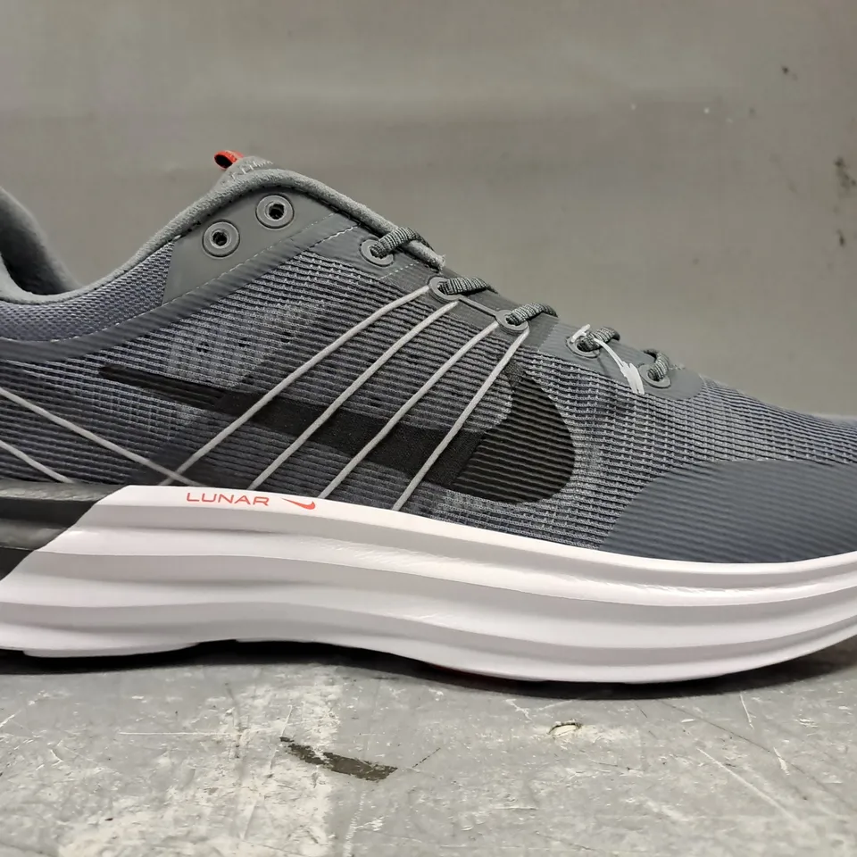 BOXED PAIR OF NIKE LUNAR ROAM SHOES IN GREY UK SIZE 9