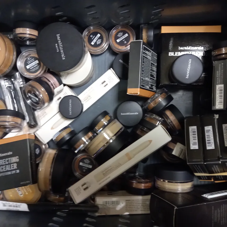 LOT OF APPROXIMATELY 35 BAREMINERALS FACE/EYE MAKE UP ITEMS