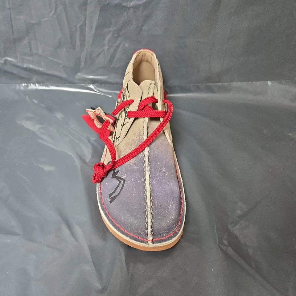 UNBOXED PAIR OF CLARKS ORIGINAL STRANGER THINGS SHOES IN MULTI - UK 4.5
