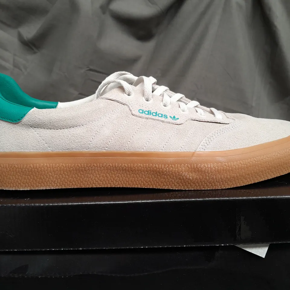 BOXED ADIDAS 3MC LIGHT GREY TRAINERS - UK 11 1/2