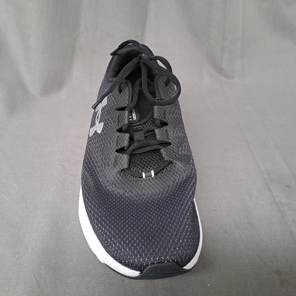 PAIR OF UNDER ARMOUR CHARGED IMPULSE SHOES IN BLACK UK SIZE 8.5