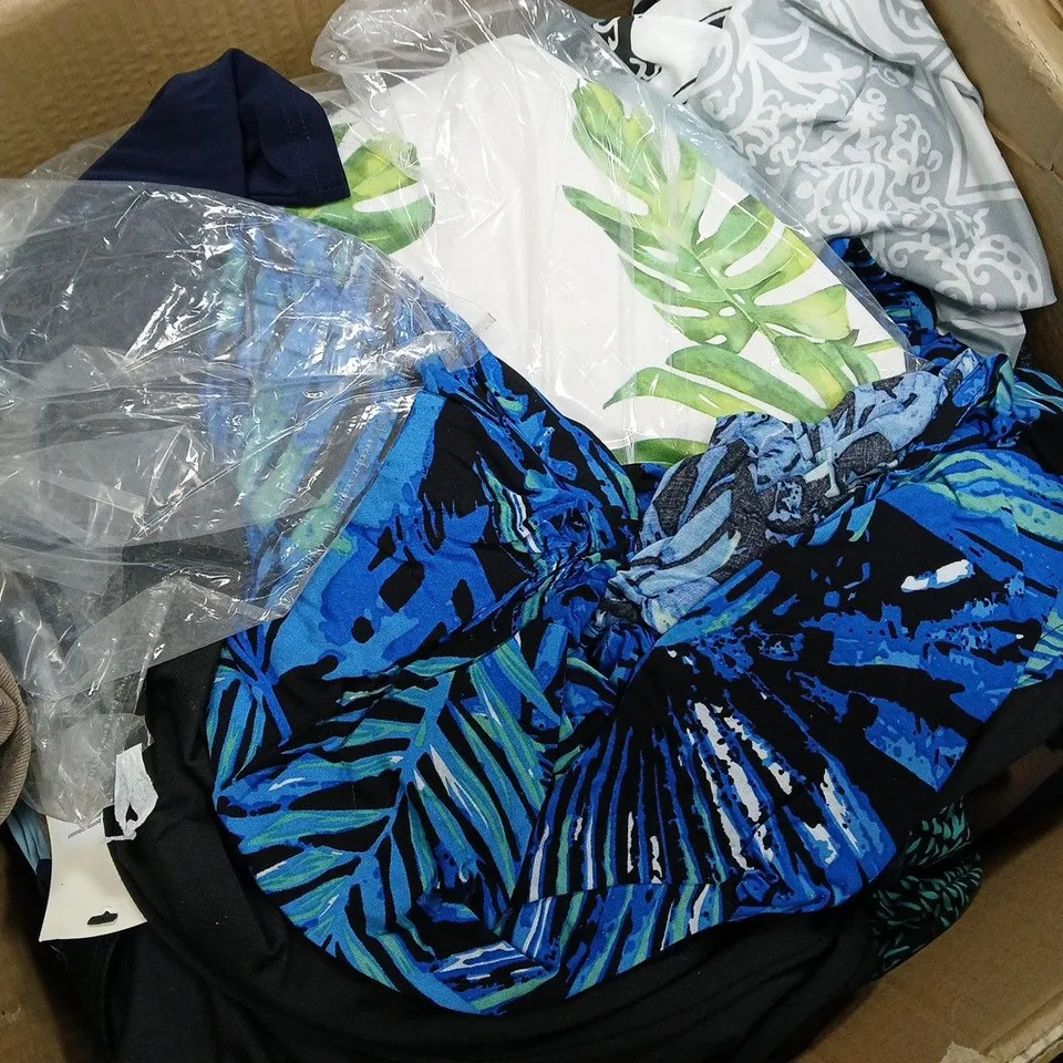 APPROXIMATELY 40 ASSORTED CLOTHING ITEMS IN VARIOUS SIZES TO INCLUDE DRESSES, TOPS, JUMPERS, ETC - COLLECTION ONLY