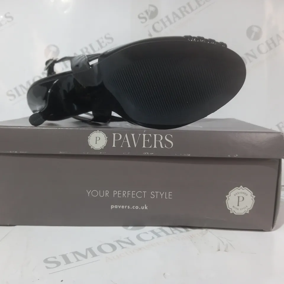 BOXED PAIR OF PAVERS AMITY1700 HEELED SANDALS IN BLACK SIZE 6