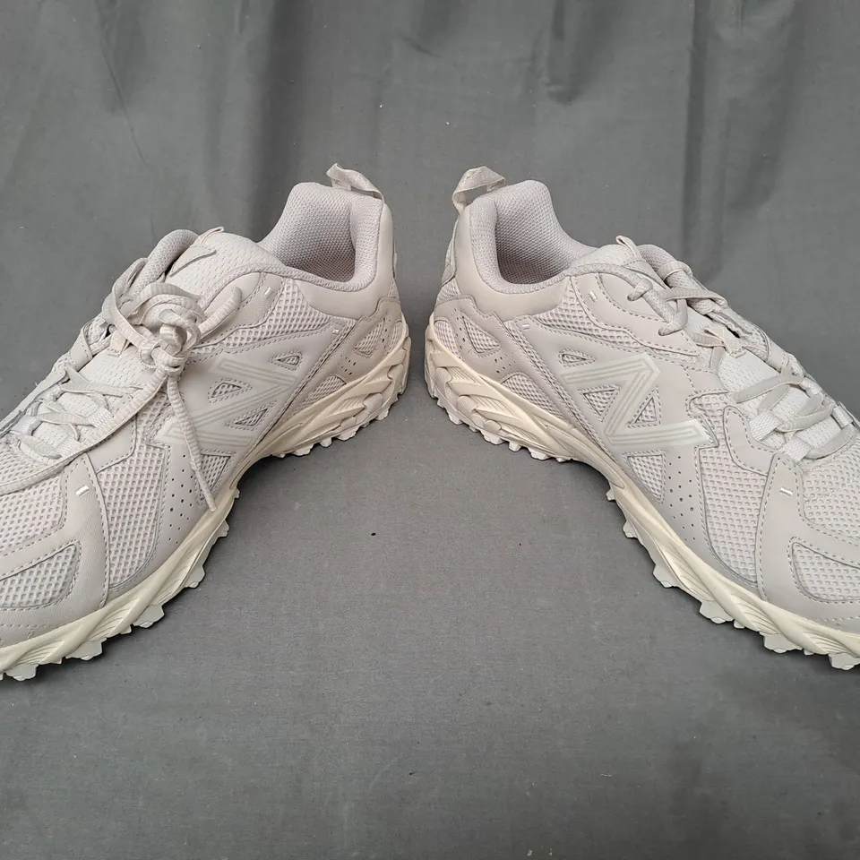 BOXED PAIR OF NEW BALANCE 610 SHOES IN BEIGE UK SIZE 10.5