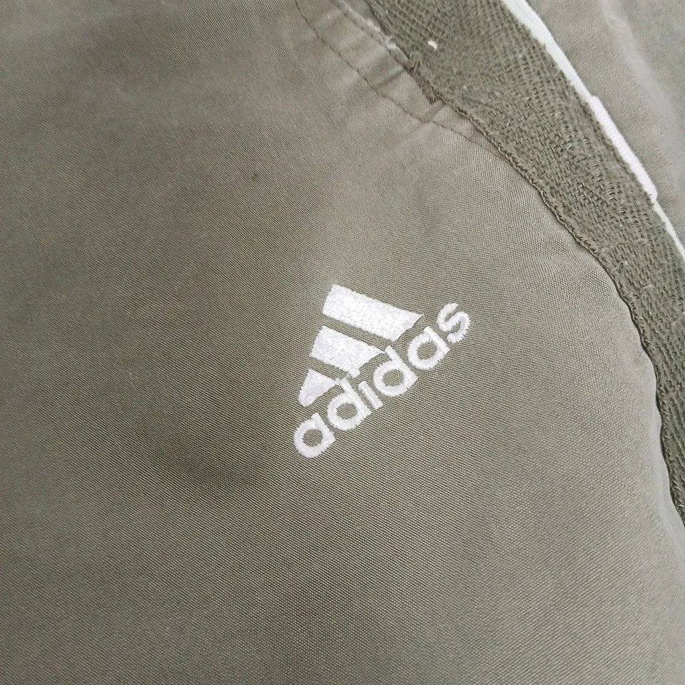 ADIDAS OLIVE GREEN CARGO SHORTS -3/4 LENGTHS - SIZE L