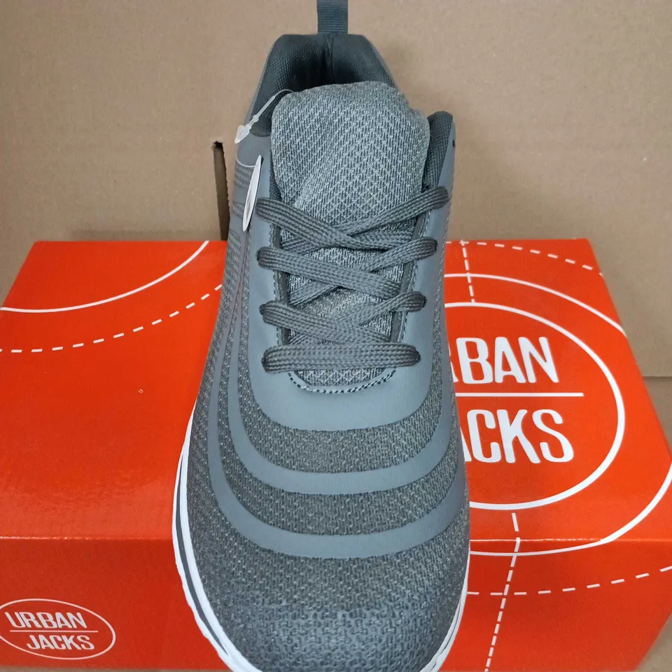BOXED PAIR OF URBAN JACKS NEW MEXICO GREY TRAINERS – SIZE 11