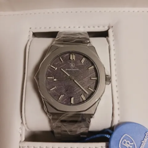 BERNAR REINHARDT 316L STAINLESS STEEL GENTS WATCH WITH TEXTURED GREY DIAL AND METAL STRAP IN WOODEN PRESENTATION BOX