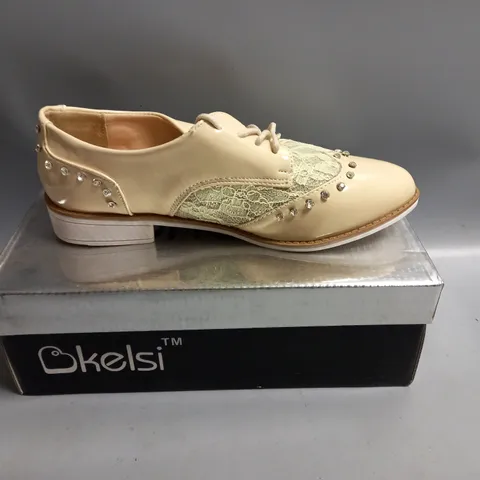 BOXED KELSI LADIES FLAT BEIGE BROGUES WITH LACE AND DIAMANTE DETAIL. SIZE 4