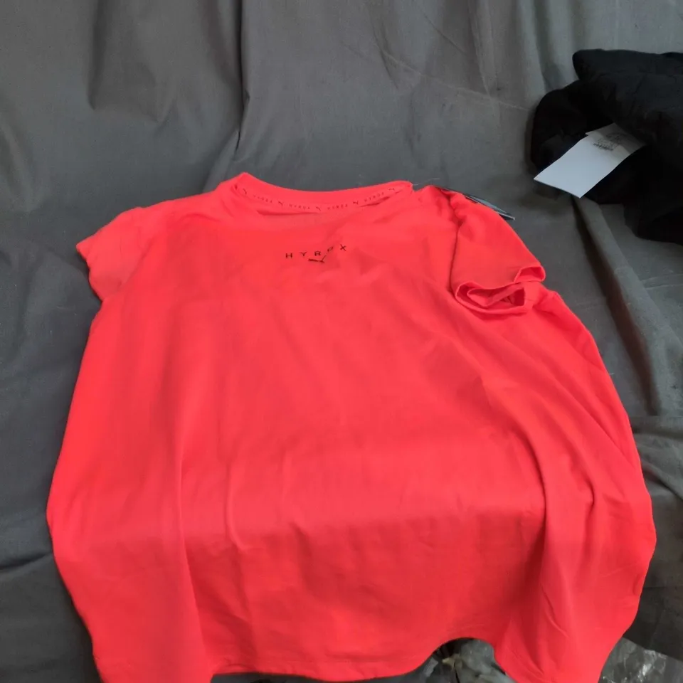 BOX OF APPROXIMATELY 25 ASSORTED CLOTHING ITEMS INCLUDING BLACK SLEEVELESS PUFFER JACKET , PUMA TRAINING TOP AND BLACK LEATHER WALLET 