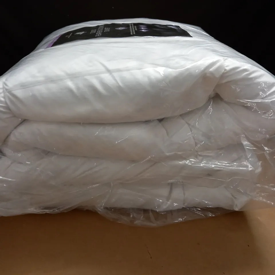 GAVEND & CAVALIA DUCK FEATHER & DOWN DUVET - SIZE UNSPECIFIED