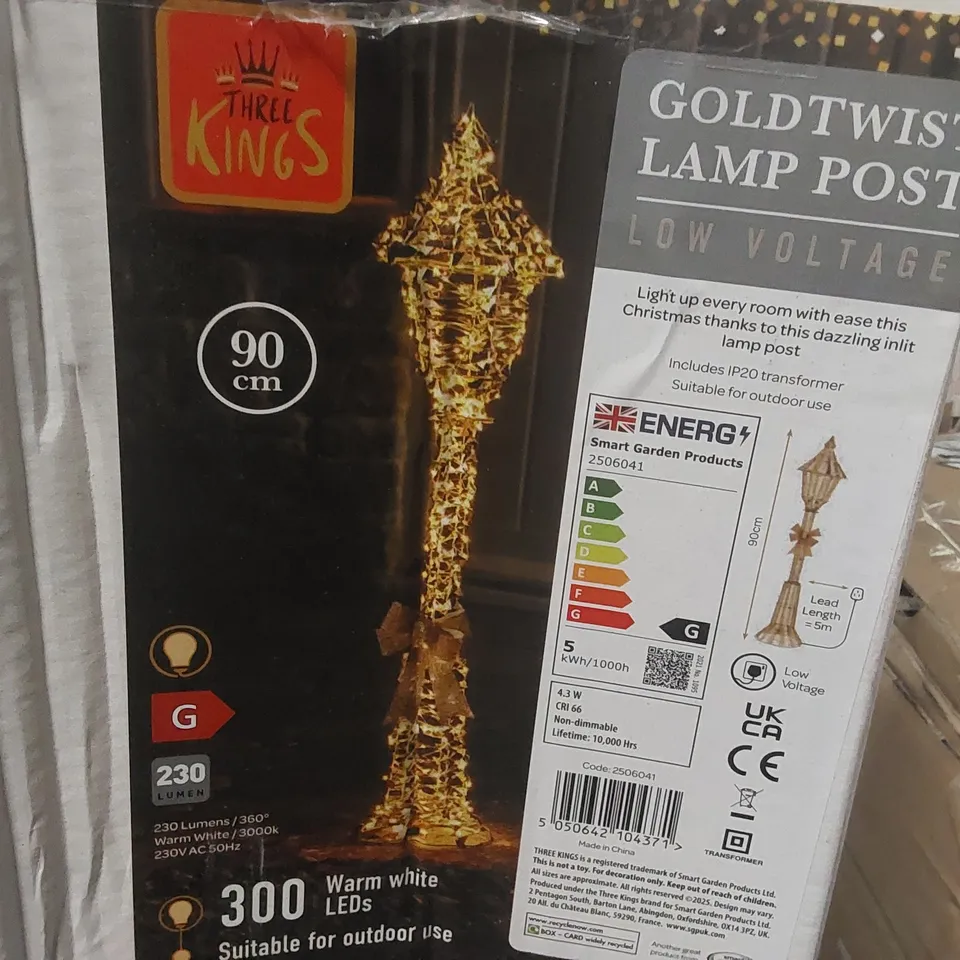 BOXED THREE KINGS GOLDTWIST LAMP POST 90CM