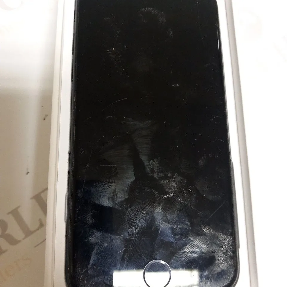 BOXED APPLE IPHONE 7 MOBILE PHONE