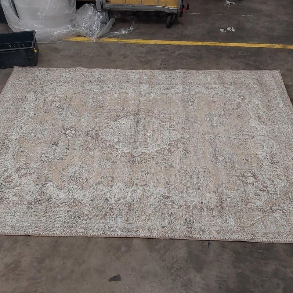 BEIGE DISTRESSED TRADITIONAL RUG // 160 X 230CM