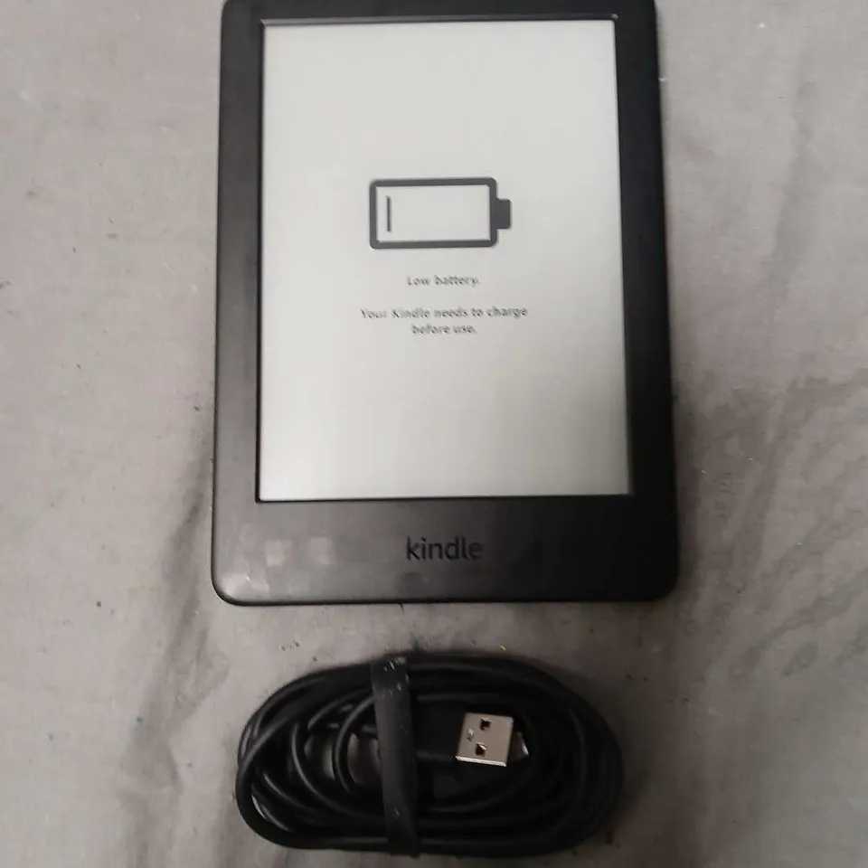 AMAZON KINDLE E-READER 