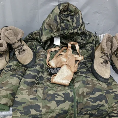 APPROXIMATELY 5 ASSORTED CLOTHING ITEMS TO INCLUDE CAMO COAT, BOOTS, ETC