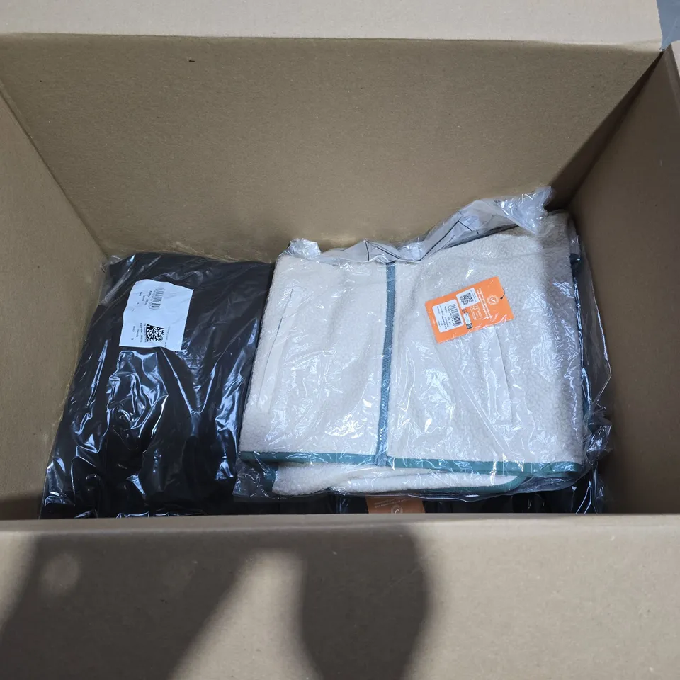 LOT OF APPROXIMATELY 17 ASSORTED BRAND NEW REGATTA AND DARE2BE CLOTHING ITEMS