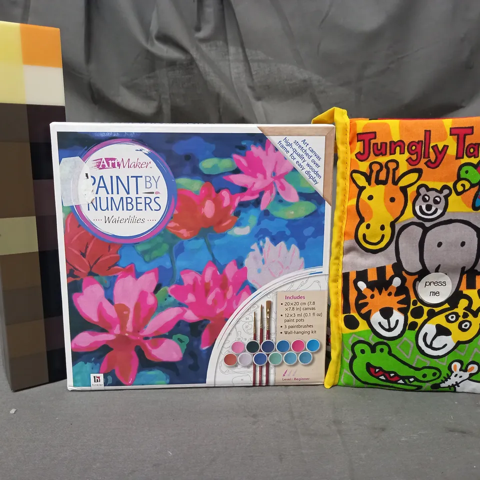 BOX OF APPROXIMATELY 20 ASSORTED TOYS AND GAMES TO INCLUDE MINECRAFT TORCH, ART MAKER PAINT BY NUMBERS, JUNGLY TAILS, ETC - COLLECTION ONLY