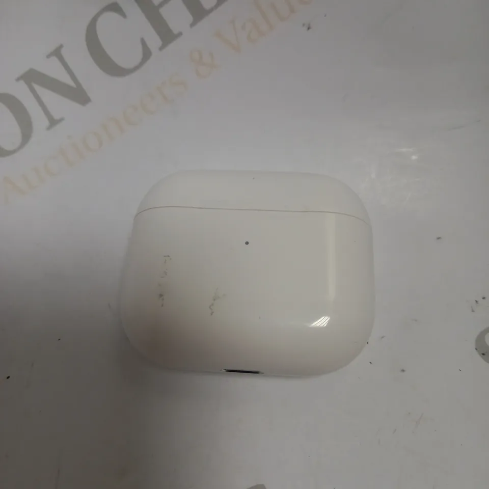 APPLE AIRPODS (3RD GENERATION)