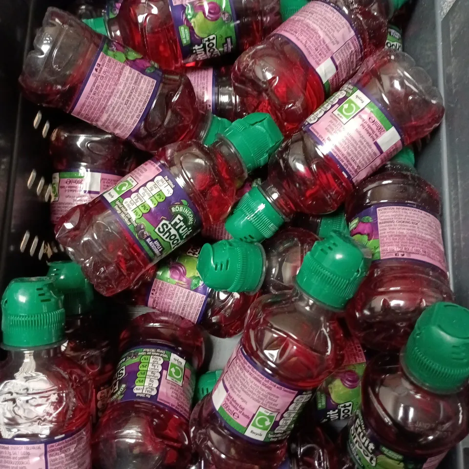 APPROXIMATELY 20 ROBINSONS FRUIT SHOOT DRINKS 