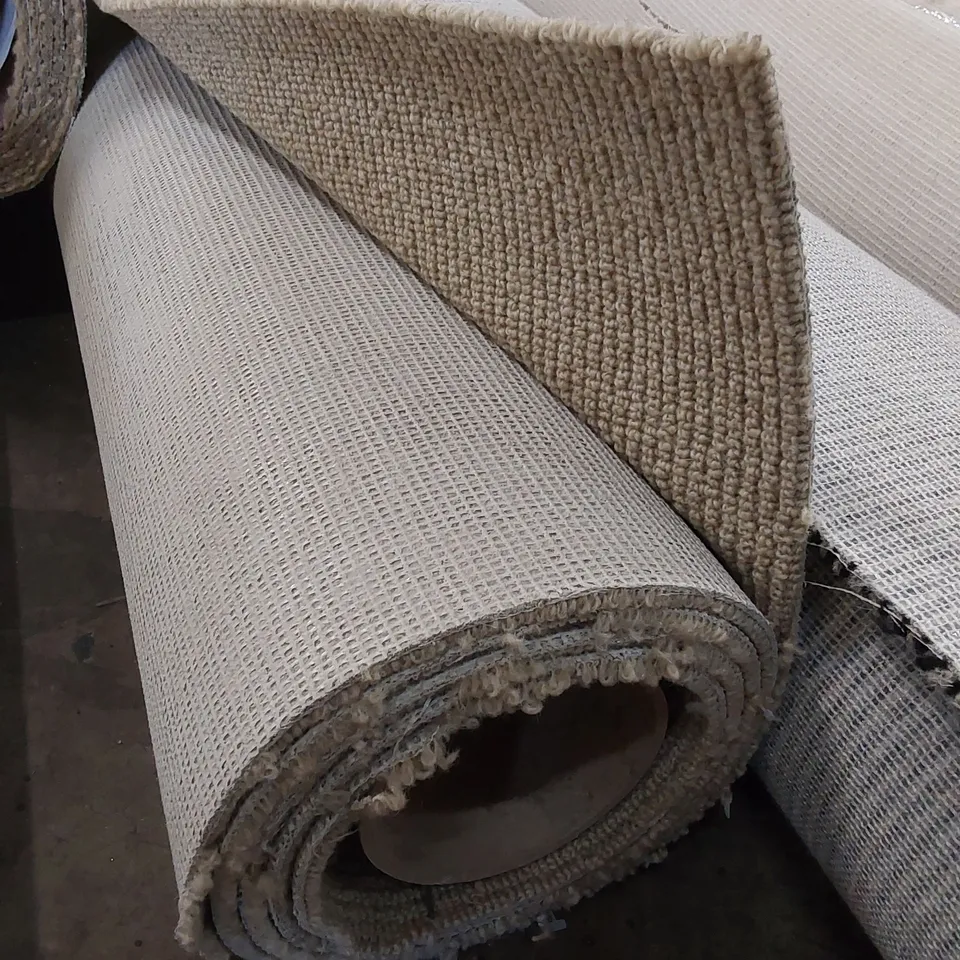 ROLL OF QUALITY COTSWOLDS ELKSTONE CARPET // SIZE APPROX: 5 X 2.72m