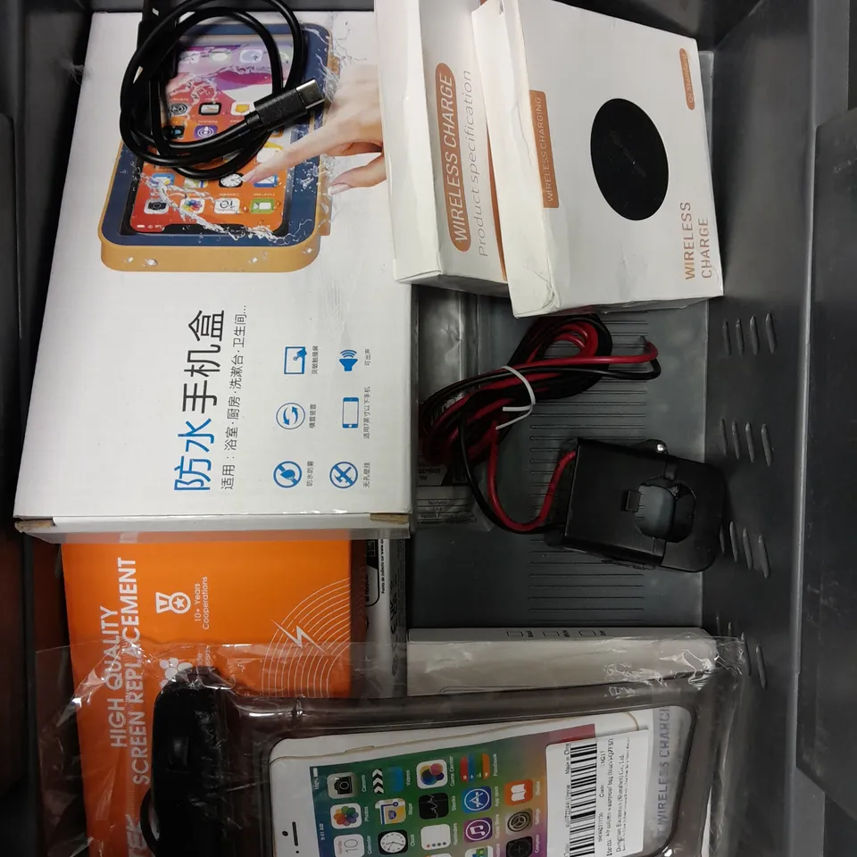 APPROXIMATELY 15 ASSORTED SMARTPHONE/TABLET ACCESSORIES TO INCLUDE SCREEN PROTECTORS, CASES, WIRELESS CHARGERS ETC 