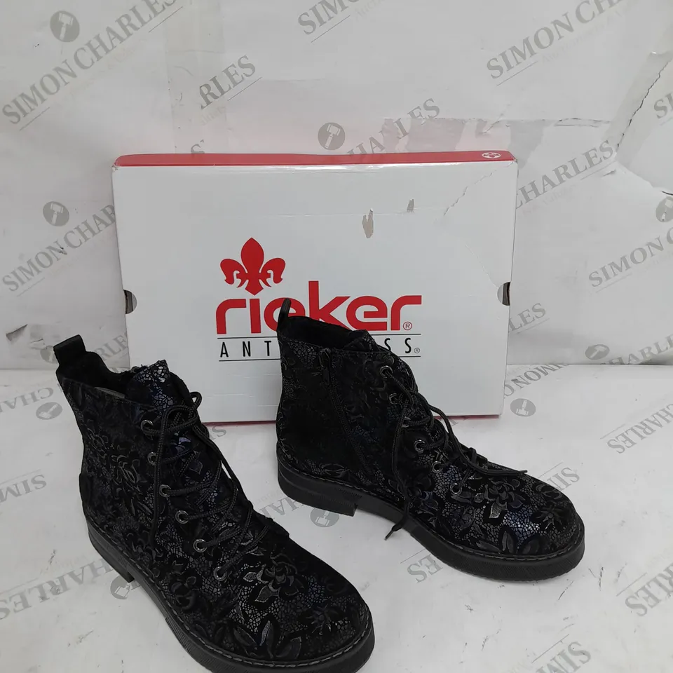 BOXED REIKER LACE UP BOOTS IN NAVY - SIZE 5