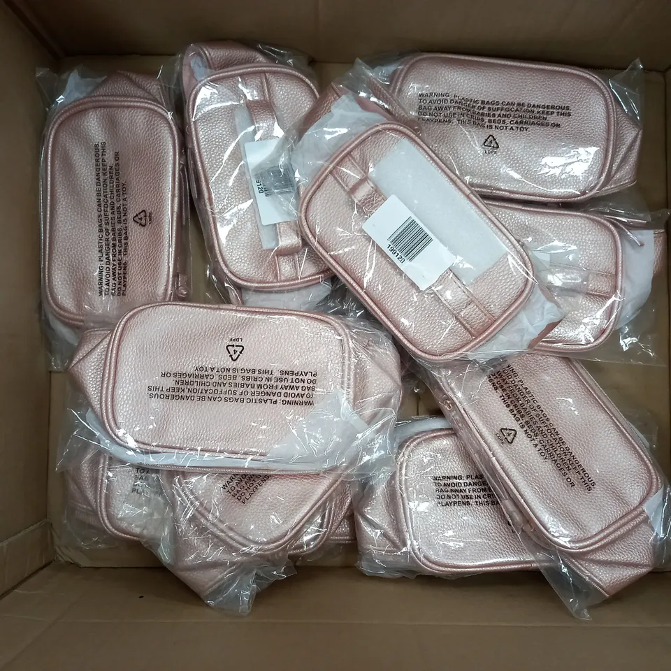 APPROXIMATELY 10 TILI MINI MAKEUP BAGS IN PINK