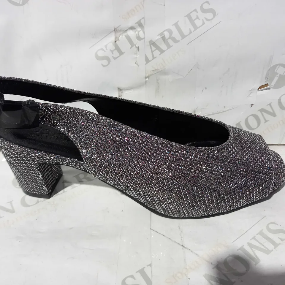 BOXED PAIR OF DESIGNER PEWTER SLINGBACK HEELS WITH SPARKLE/GLITTER EFFECT EU SIZE 39