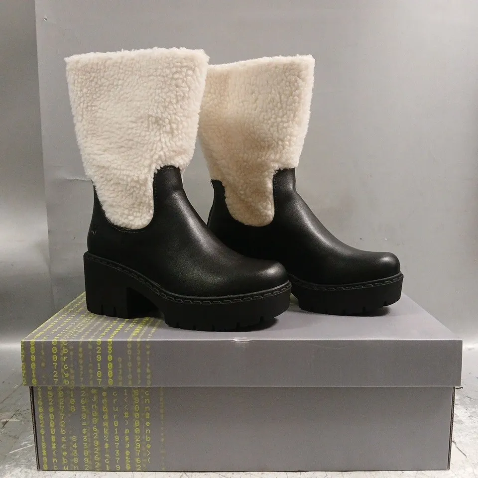 BOXED PAIR OF KOI TEXEL SHEARLING SWITCH BOOTS IN BLACK SIZE UK 4