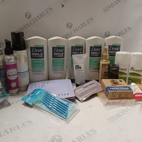 APPROXIMATELY 20 ASSORTED COSMETICS ITEMS TO INCLUDE BONDI SANDS SELF TANNING FOAM (200ml), BEAUTY KITCHEN ORGANIC VEGAN HAND & BODY CREAM (150ml), DOVE MEN +CARE SENSITIVE, ETC