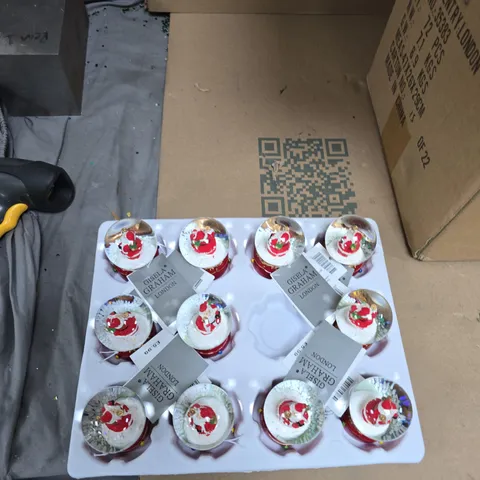 12X GISELA GRAHAM MINI SANTA SNOWGLOBE 