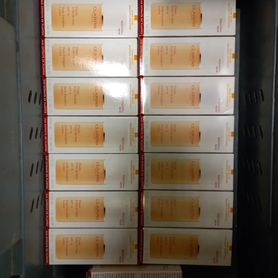 LOT OF APPROX 12 CLARINS PARIS DAILY ENERGIZER LOTION SPF 15 12 X 30ML