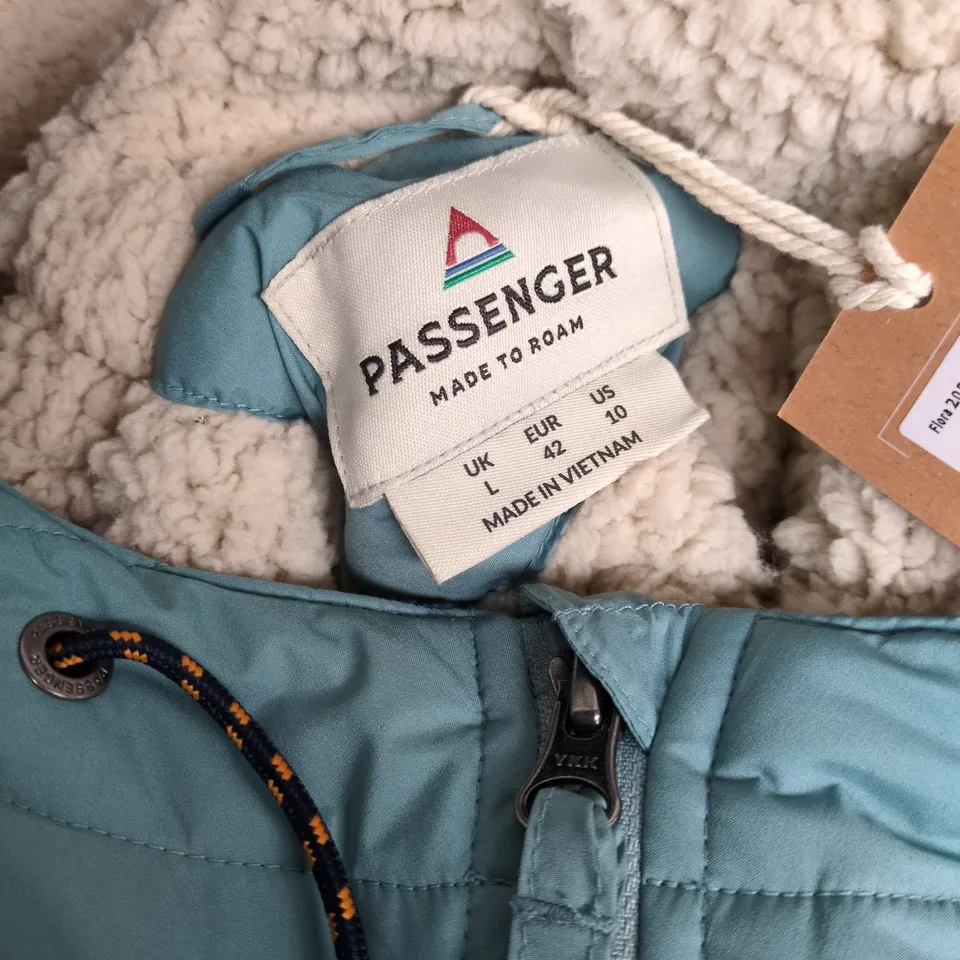 PASSENGER FLORA 2.0 RECYCLED SHERPA LINED FLEECE PARKA IN ARCTIC - LARGE