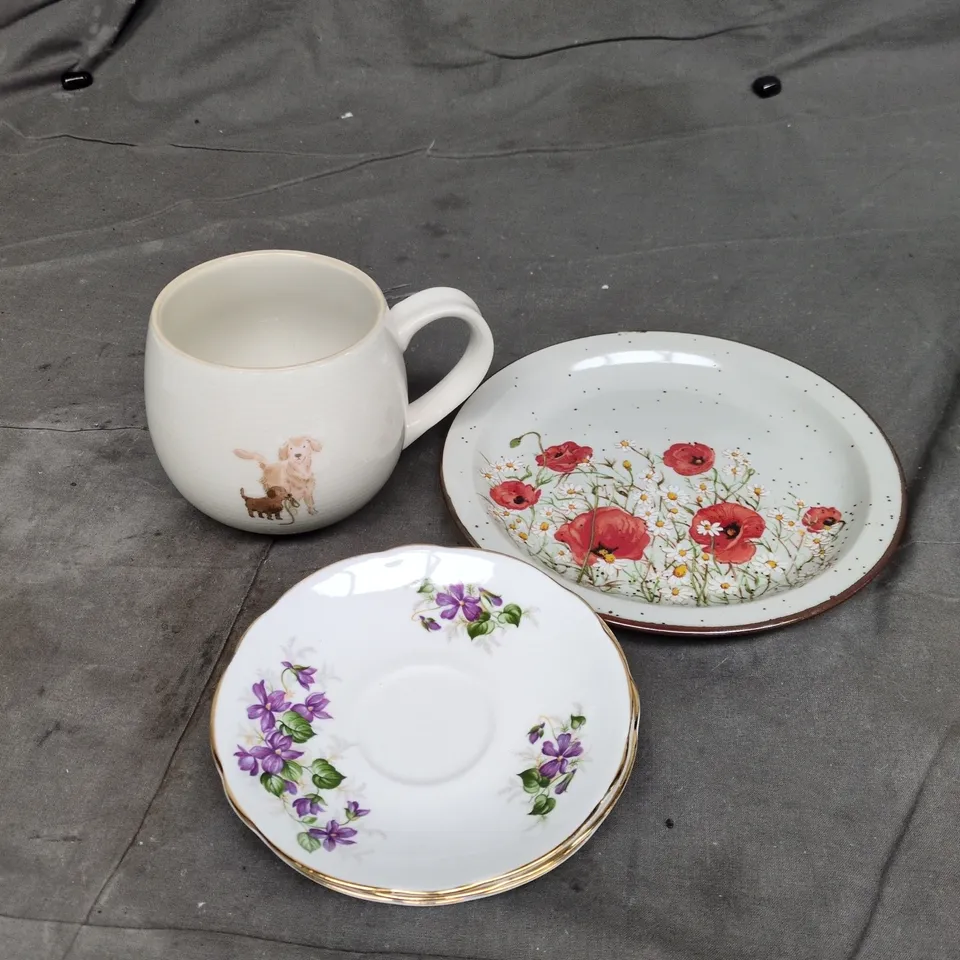 LOT OF APPROXIMATELY 20 ASSORTED POTTERY ITEMS TO INCLUDE MUGS, SIDE PLATES AND SAUCERS