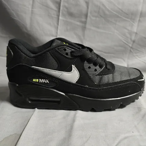 NIKE AIR MAX TRAINERS– BLACK, MEN'S SHOES - UK SIZE 4.5