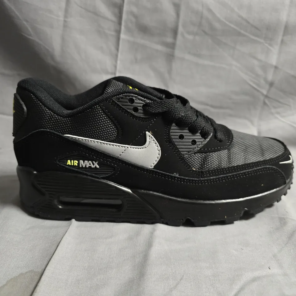 NIKE AIR MAX TRAINERS– BLACK, MEN'S SHOES - UK SIZE 4.5