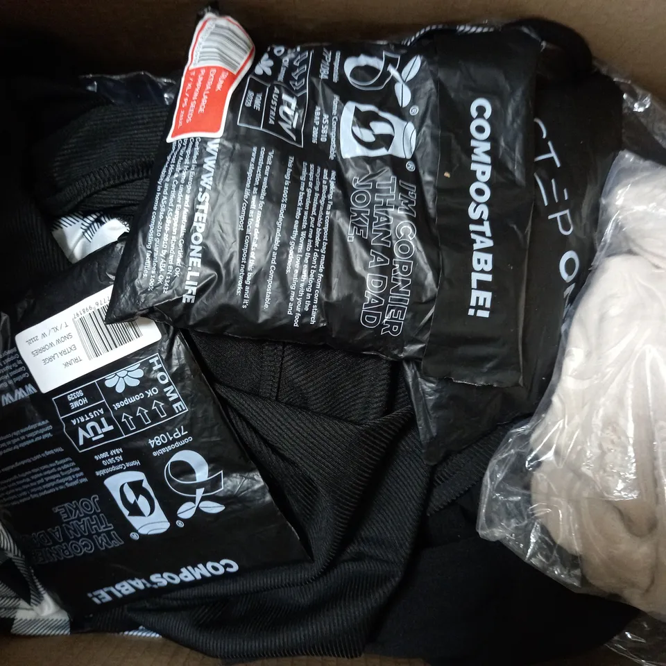 APPROXIMATELY 20 ASSORTED CLOTHING ITEMS TO INCLUDE CRAGHOPPERS T-SHIRT SIZE M AND ESSENTIALS HOODIE SIZE M 