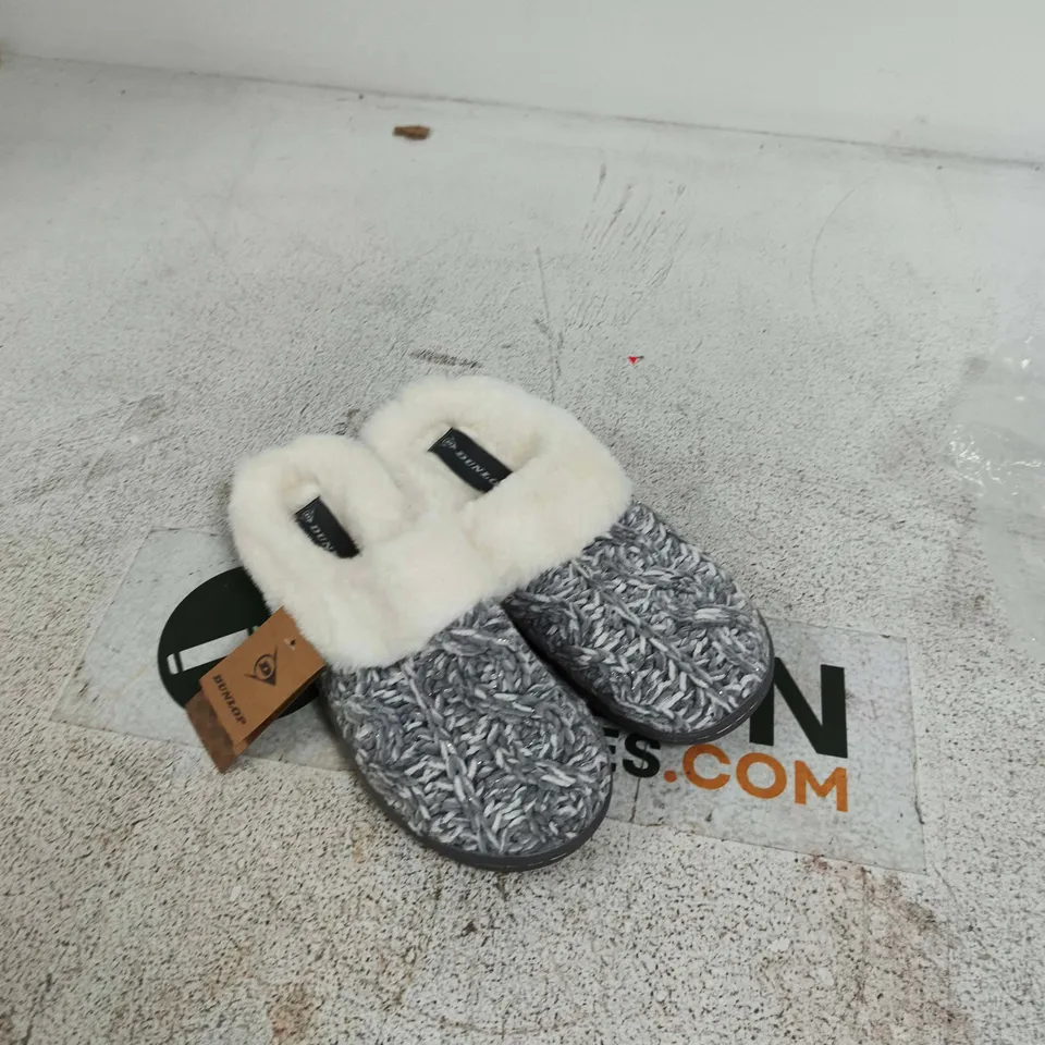 DUNLOP SLIPPERS, GREY KNIT WITH WHITE FAUX FUR LINING – WOMEN'S INDOOR SLIPPERS UK 4