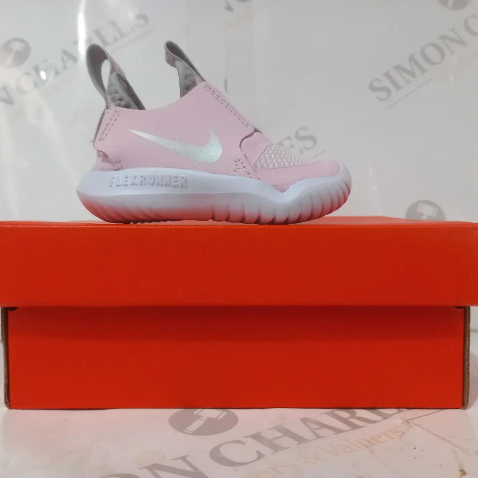 BOXED PAIR OF NIKE FLEX RUNNER INFANT SHOES IN PINK UK SIZE 1.5