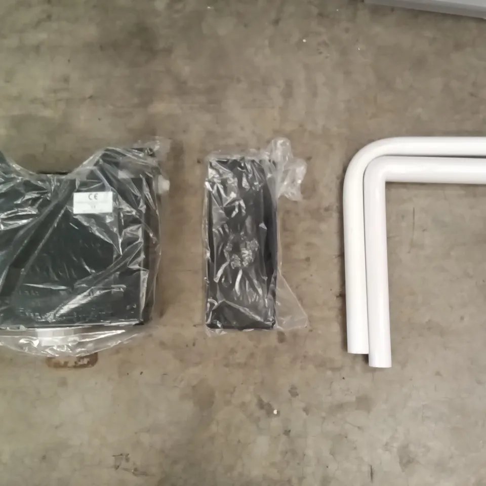 BOXED COOKE & LEWIS CONCEALED CISTERN