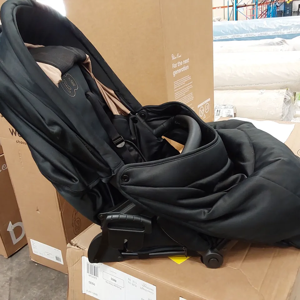 BRANDED BABY TRAVEL SEAT 