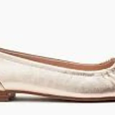 BOXED PAIR OF MODA IN PELLE FREESIA OFF WHITE LEATHER SHOES - SIZE 39