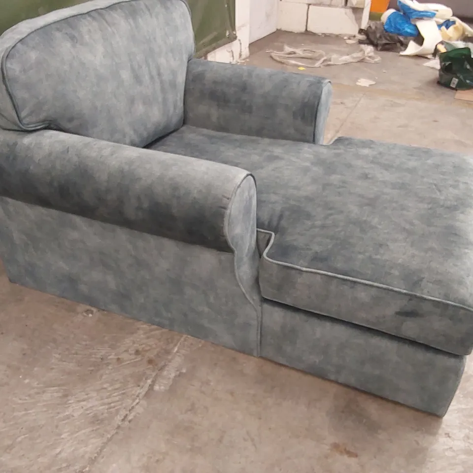 QUALITY DESIGNER VELVET ARMCHAIR LOUNGER