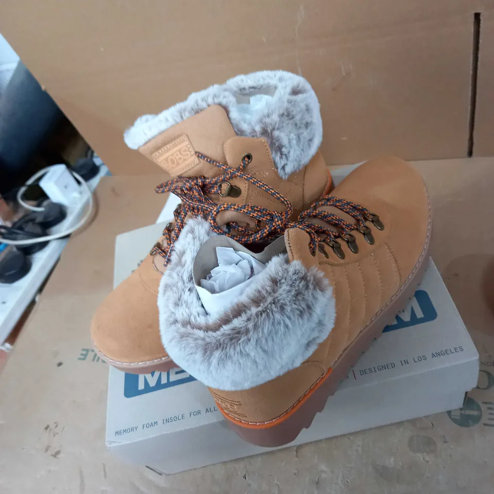 SKETCHERS BOBS GINGER BOOTS SIZE 6 
