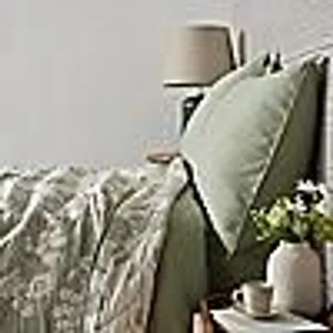 COZEE HOME REVERSIBLE FLORAL MATELASSE THROW BLUE AND WHITE