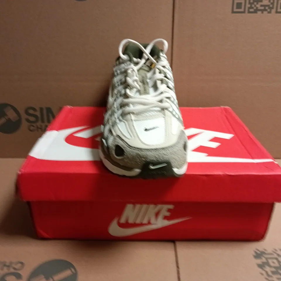 BOXED PAIR OF NIKE P-6000 TRAINERS IN WHITE/SAGE SIZE UK 9