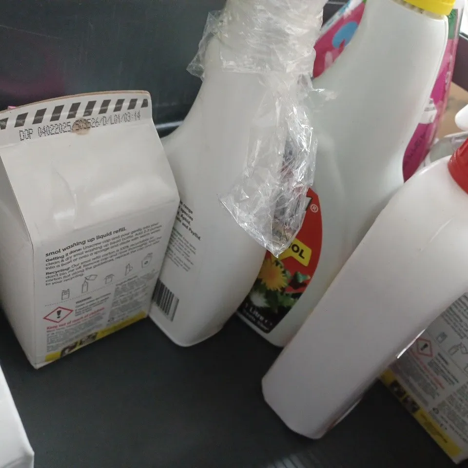 APPROXIMATELY 10 ASSORTED HOUSEHOLD ITEMS TO INCLUDE WASHING UP LIQUID, UV RESIN, ETC - COLLECTION ONLY