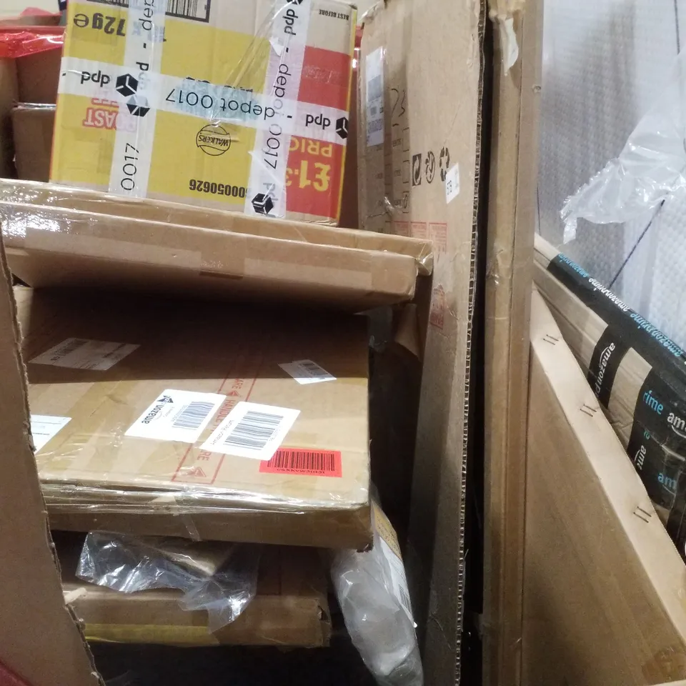 PALLET CONTAINING ASSORTED PRODUCTS INCLUDING STEP LADDER, SHOE RACK, WALL MOUNTED MIRROR & IRONING BOARD
