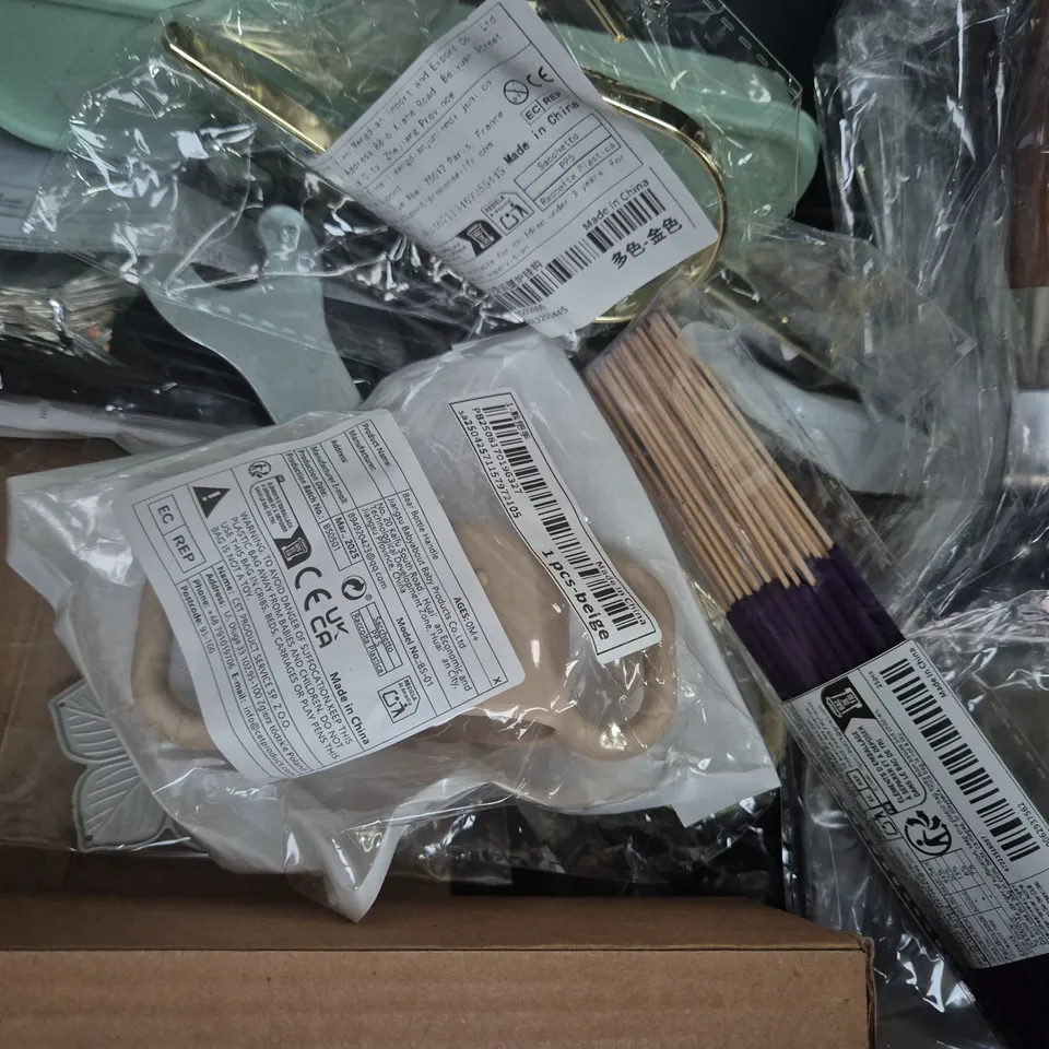 APPROXIMATELY 10 ASSORTED HOUSEHOLD ITEMS TO INCLUDE AIR UP AROMA PODS, PADLOCKS, ETC